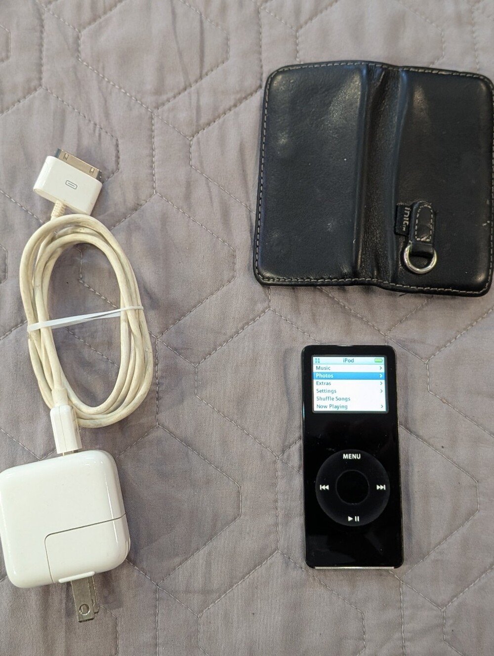 Apple iPod Nano Black 2GB - Tested Works with Charger Cable & Case